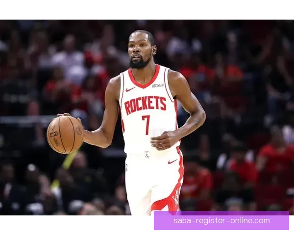 火箭更衣室狂欢泼水庆祝杜兰特超越乔丹 赤膊领取比赛用球激情满场